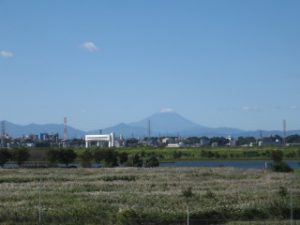 彩湖から見た富士山