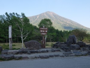 男体山